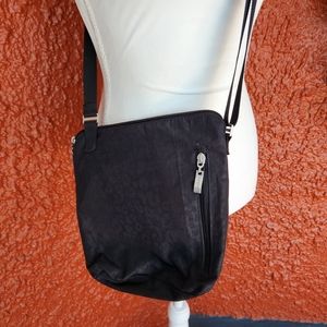 Baggallini Crossbody Travel Bag Black Zippered Pockets Adjustable Easy Care